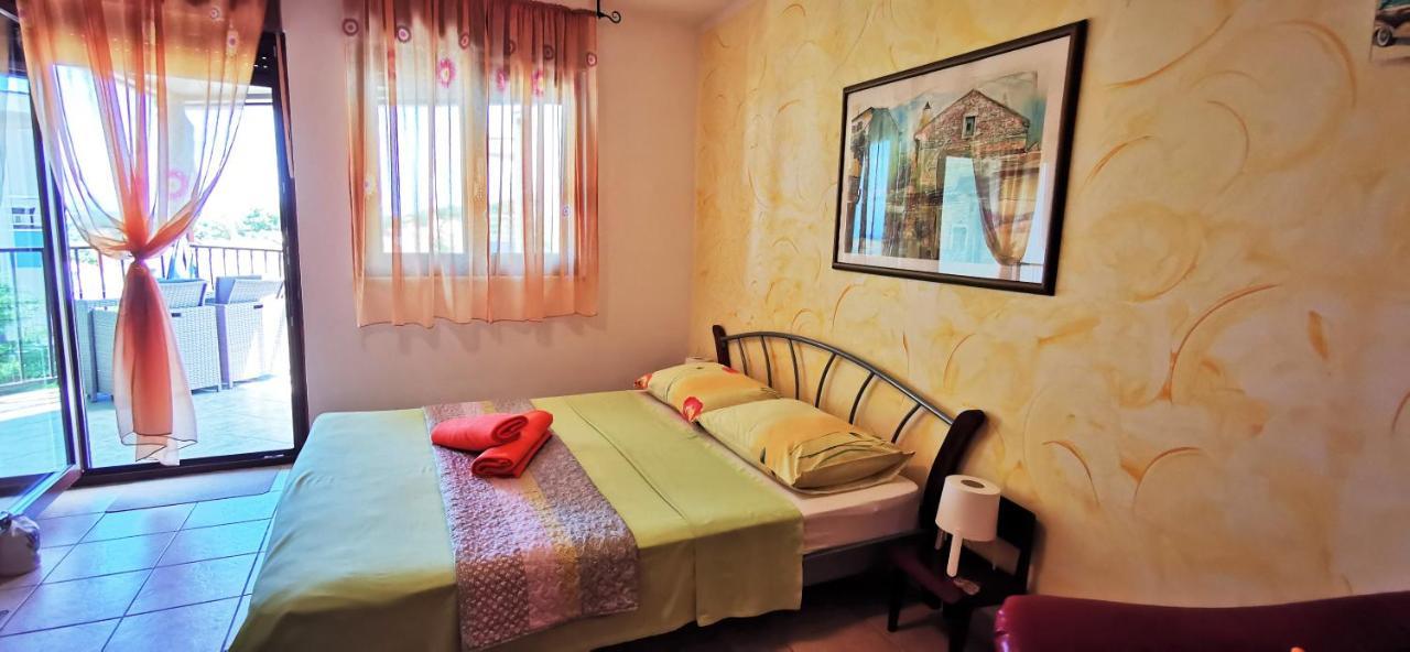 Studio Apartment Lela Ližnjan Kültér fotó