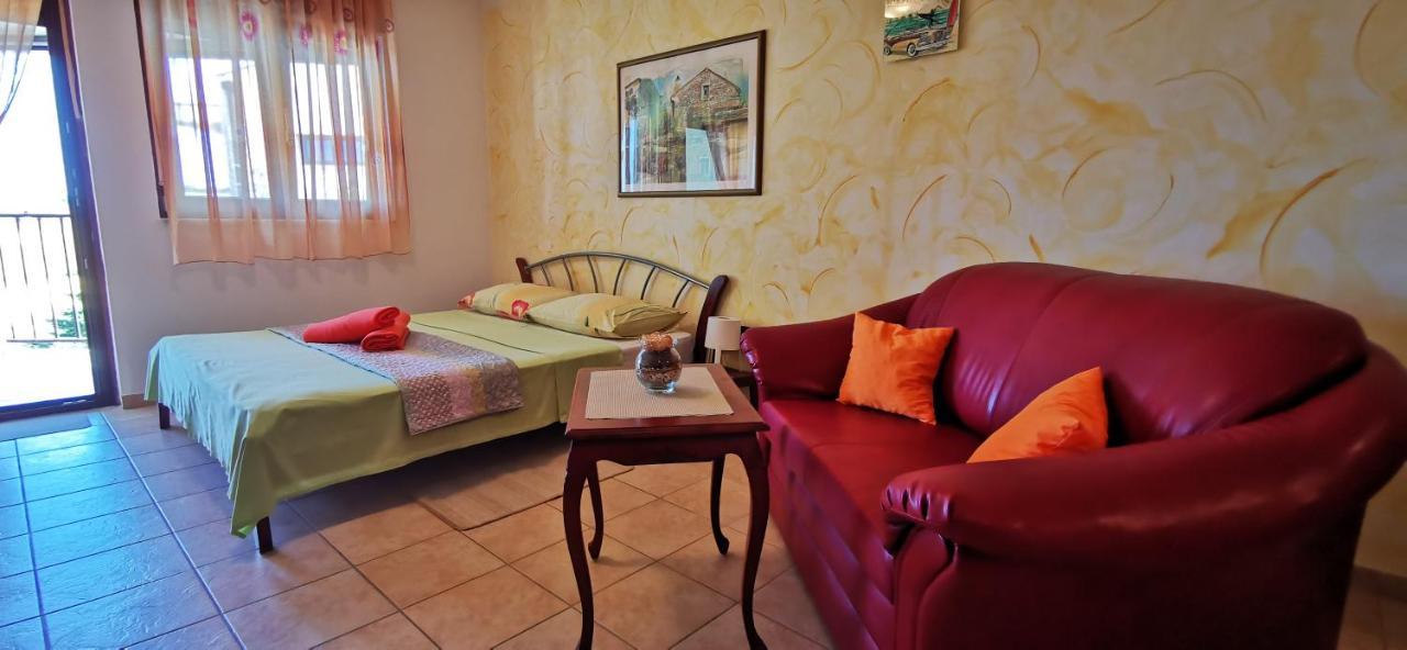 Studio Apartment Lela Ližnjan Kültér fotó